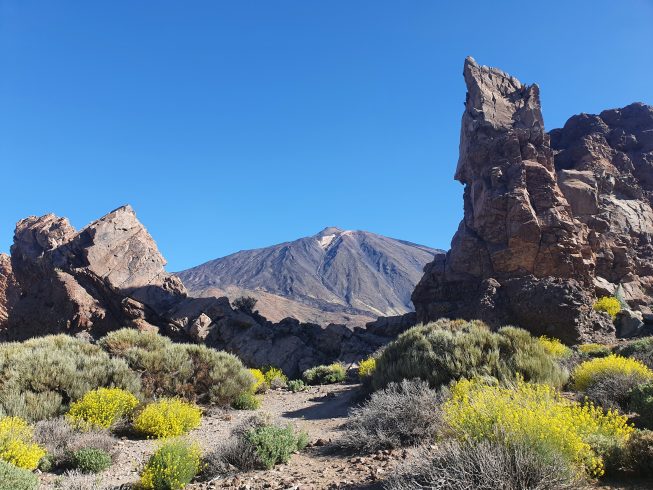 View from the plateau to the summit of el Teide